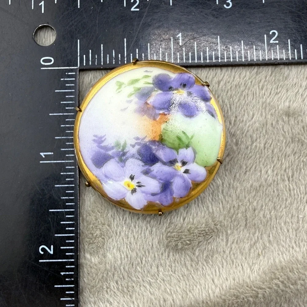 Vintage‎ Victorian Porcelain Brooch Hand Painted Violets Flower Round